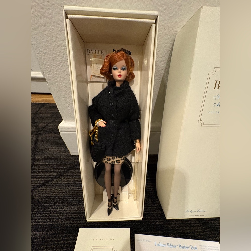 FAO Schwartz Limited Edition “Fashion Editor” Barbie Doll